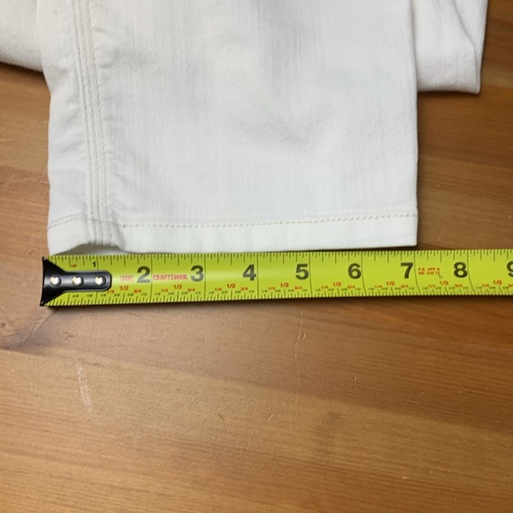 Chico’s So Slimming White Capris, 5 pocket Jean style. Stretch - Picture 8 of 17